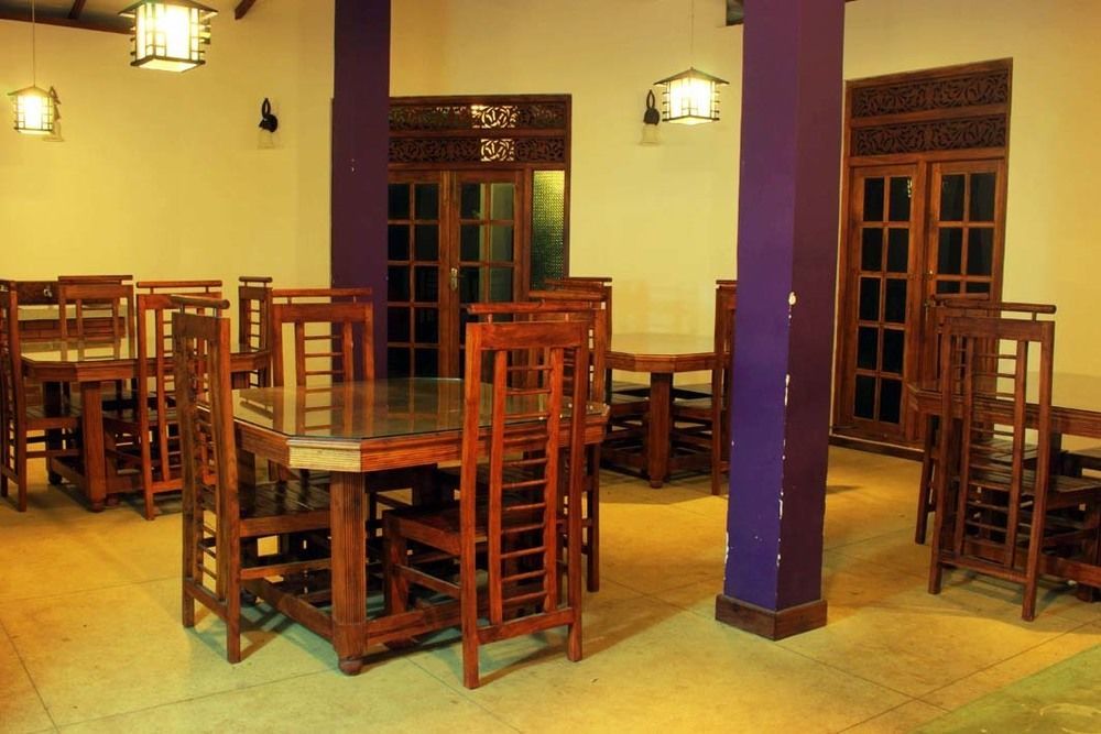 Lokuge Grand Resort Kataragama Extérieur photo