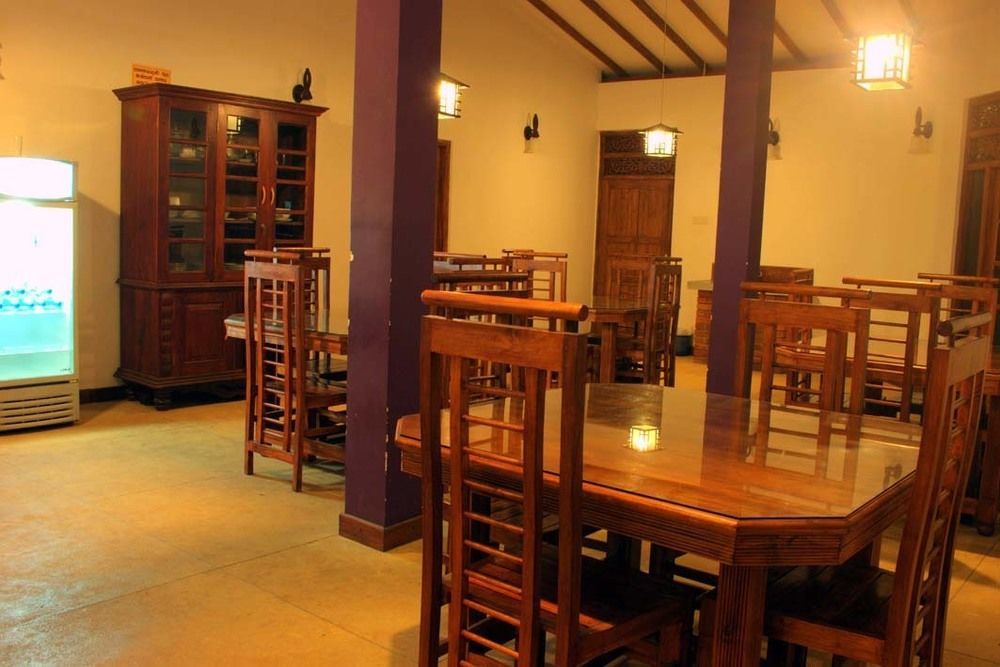 Lokuge Grand Resort Kataragama Extérieur photo