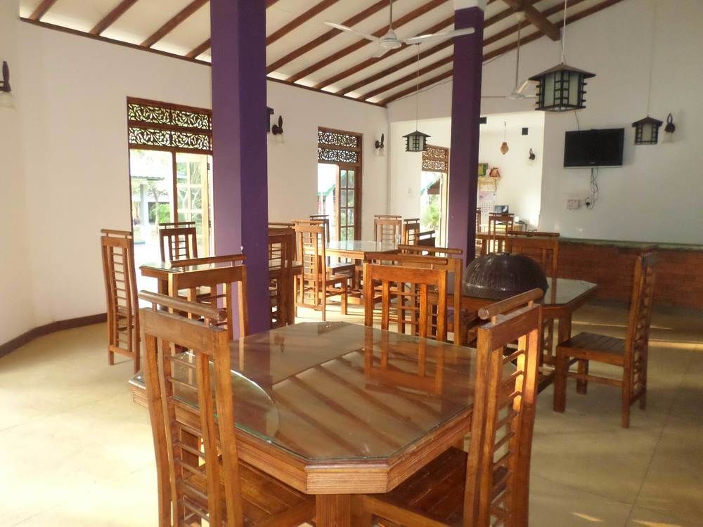 Lokuge Grand Resort Kataragama Extérieur photo